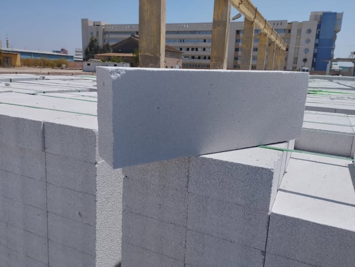 الطوب الابيض الرغوي الخفيف